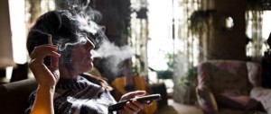 Glória Pires e seus cigarros em "É Proibido Fumar"