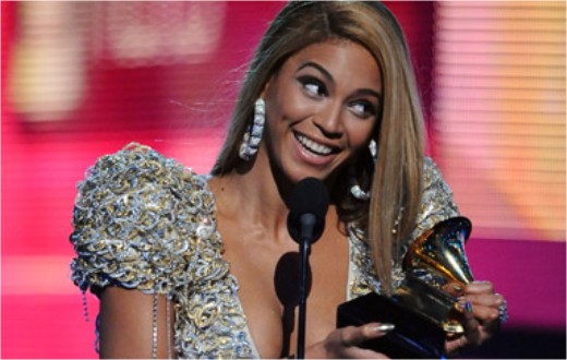 Beyoncé com cara de "levei tudo! Foi mal, gente!"